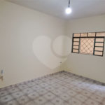 Casa ampla em bairro tranquilo – excelente oportunidade para morar ou investir!