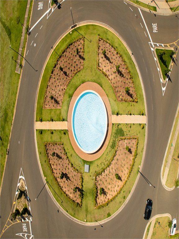 Indaiatuba - Villa dos Pinheiros - terreno com 680,37 ms - R$ 1.490.000,00 - condominio - R$ 1.450,00 - iptu - R4 520,00 - Com segurança inteligente, fiação e internet por fibra ótica subterrâneas, gás encanado e uma exuberante área verde preservada com nascentes naturais, Salão de festas, lounge