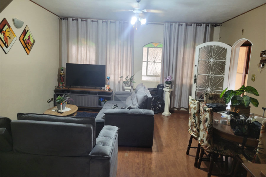 Sobrado à venda com 3 quartos, sendo 1 suíte,  em Tremembé, São Paulo, SP