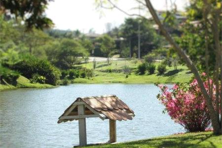 Casa à venda com 5 quartos, sendo 3 suítes, no condomínio Estância Marambaia, Vinhedo - SP