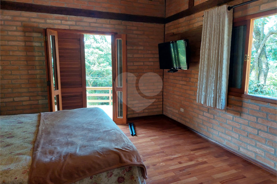 Casa à venda com 3 suítes em Roseira, Mairiporã, SP