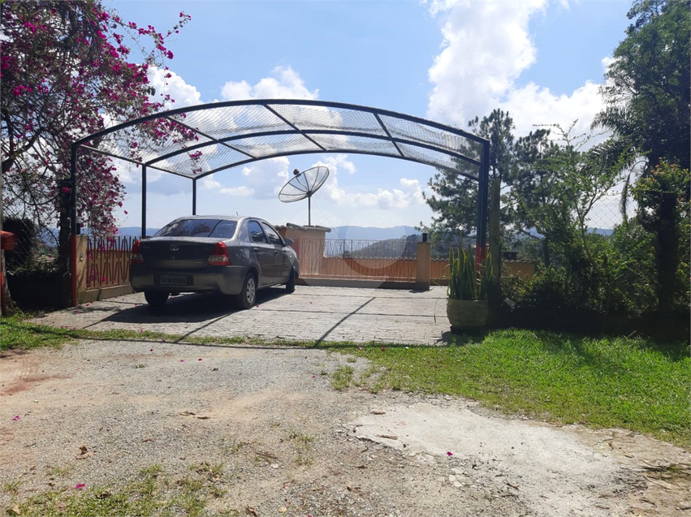 Sobrado à venda com 3 quartos, sendo 1 suíte, em Roseira, Mairiporã, SP