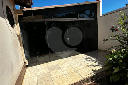 Sobrado à venda com 6 quartos, sendo 1 suíte, no Centro, Ponta Porã, MS