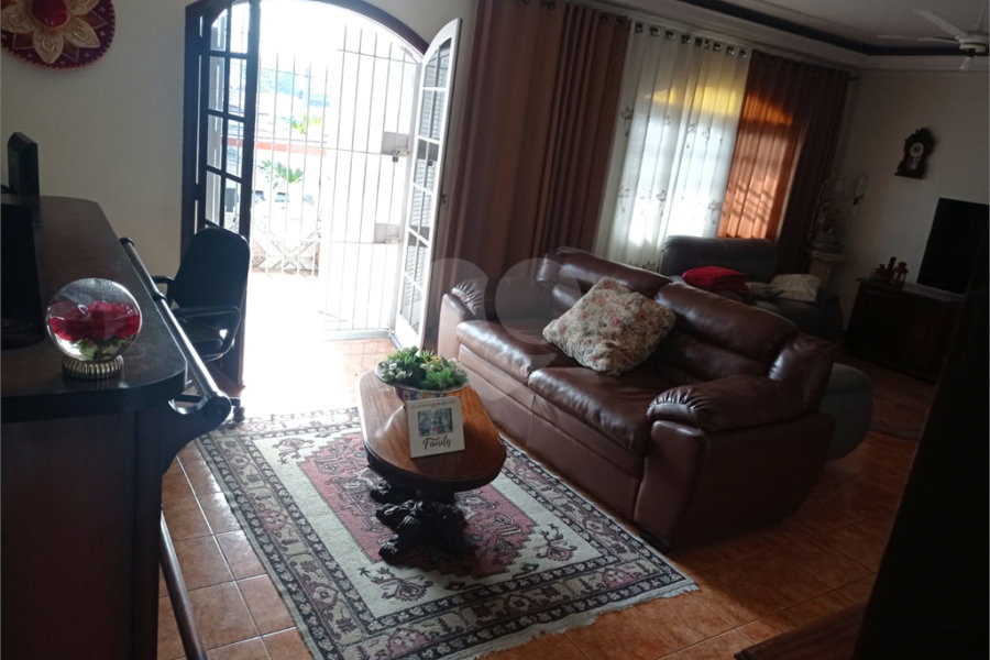 Casa à venda com 5 suítes em Vila Medeiros, São Paulo, SP