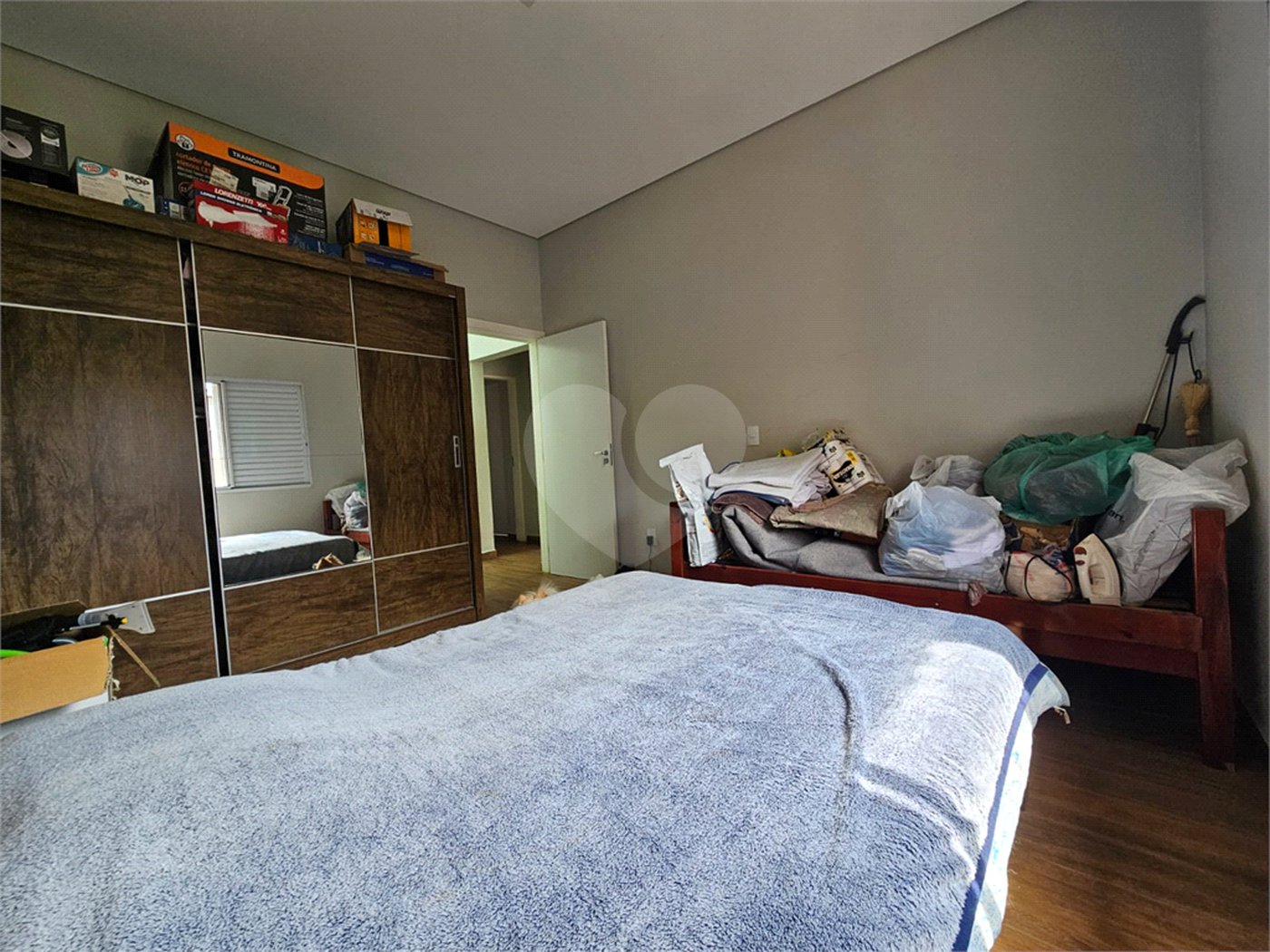 Casa à venda com 4 quartos, sendo 1 suíte,  no condomínio Jardim Shangri-lá, Atibaia - SP