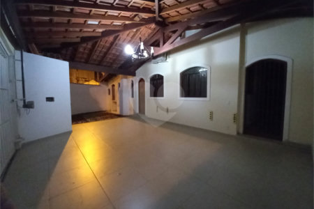 Casa à venda com 4 quartos, sendo 1 suíte,  em Vila Oliveira, Mogi das Cruzes, SP