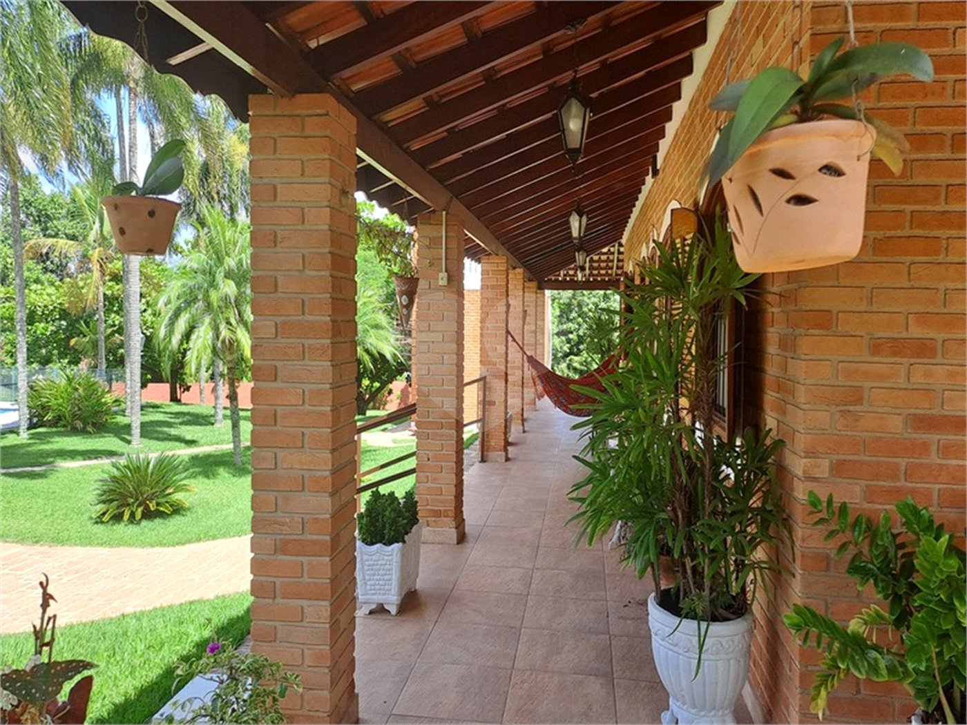 Casa à venda com 3 quartos, sendo 1 suíte, no condomínio Residencial Vale das Laranjeiras, Indaiatuba - SP