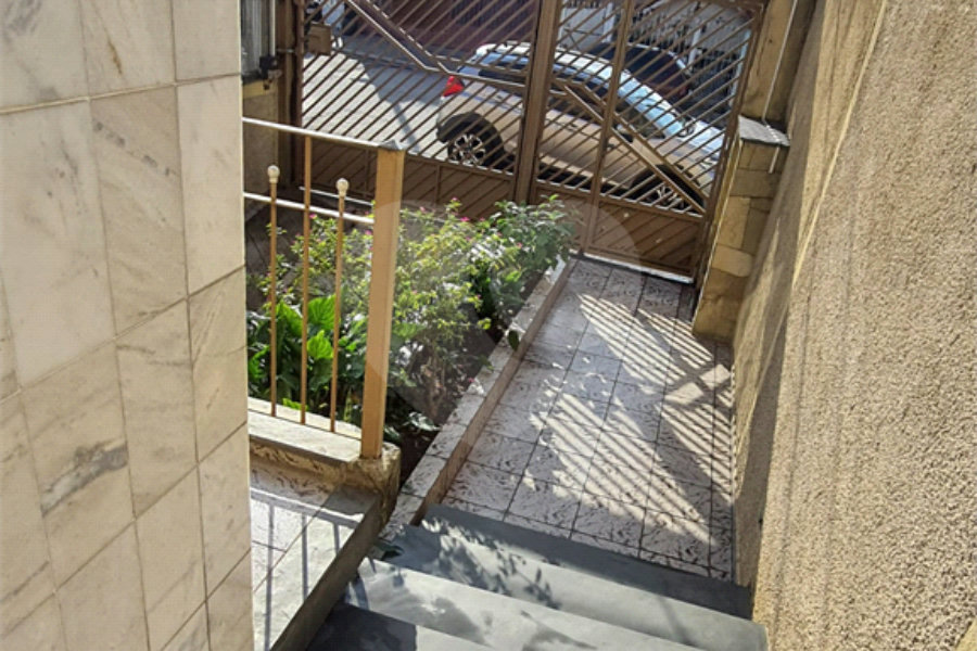 Sobrado à venda com 4 quartos, sendo 1 suíte, em Vila Pereira Barreto, São Paulo, SP