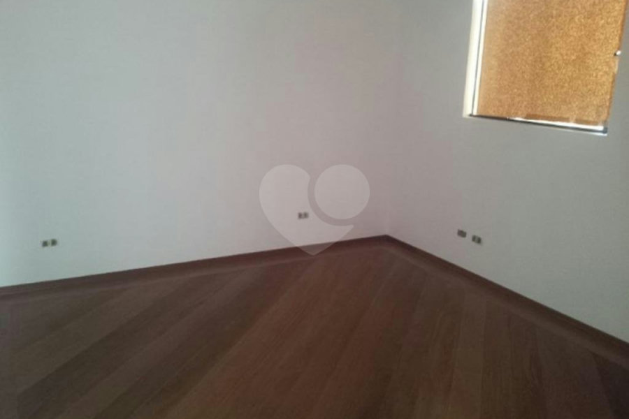Sobrado à venda com 4 quartos, sendo 2 suítes, em Jardim Floresta, São Paulo, SP