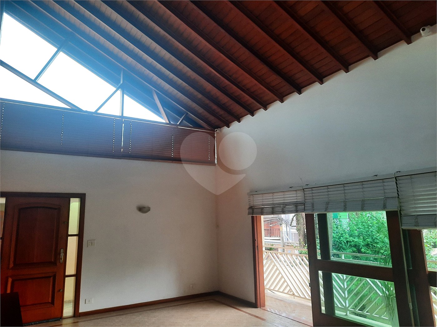 Sobrado à venda com 4 suítes em Tremembé, São Paulo, SP