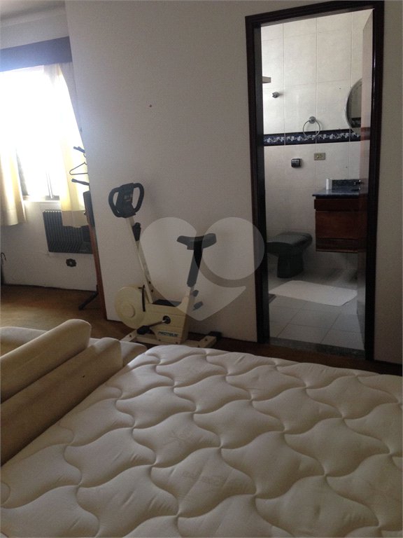 Sobrado à venda com 4 quartos, sendo 1 suíte, em Jardim Celeste, São Paulo, SP