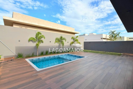Casa à venda com 3 quartos, sendo 3 suítes, no condomínio Villa Dumont, Três Lagoas - MS
