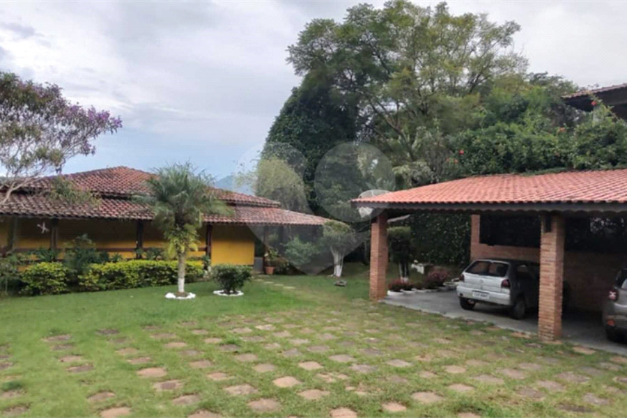 Chácara à venda com 5 quartos, sendo 2 suítes, no Centro, Piracaia, SP