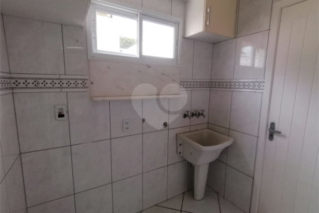 Casa para alugar com 3 quartos, sendo 1 suíte, no condomínio Recanto dos Paturis, Vinhedo - SP
