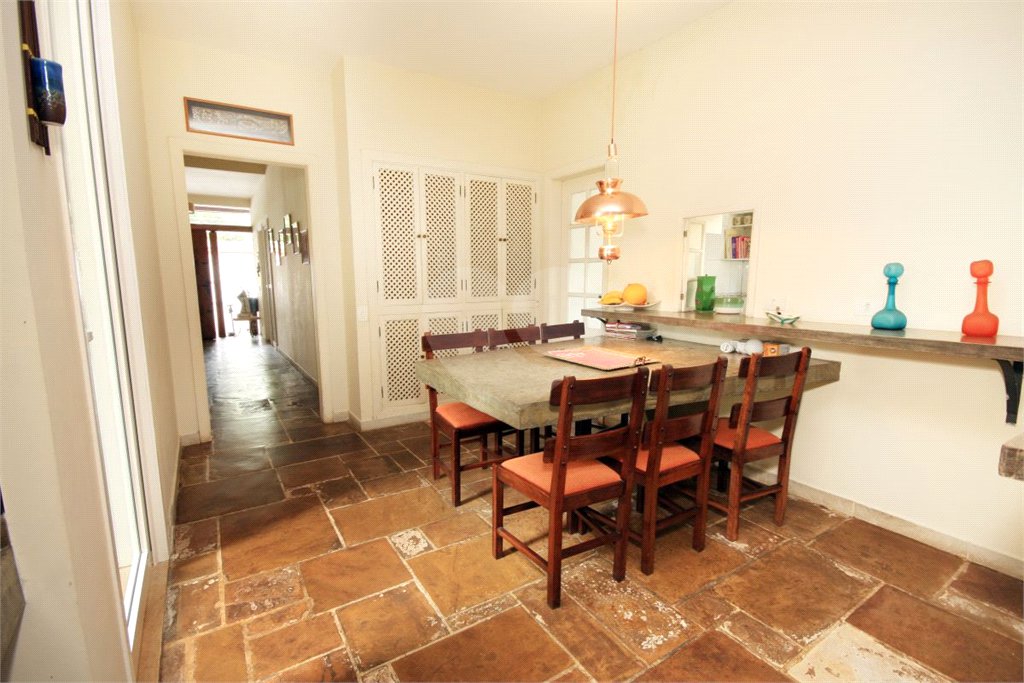 Casa Térrea à venda com 4 quartos, sendo 2 suítes, em Interlagos, São Paulo, SP