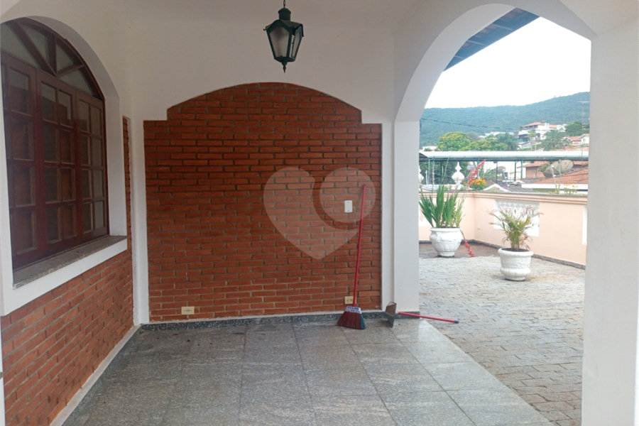 Casa à venda com 3 suítes em Lavapés, Mairiporã, SP