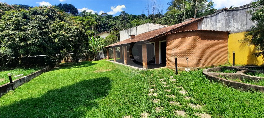 Casa à venda ou para alugar com 4 quartos, sendo 2 suítes, em Mantiqueira, Mairiporã, SP