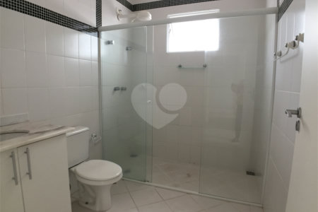 Casa à venda ou para alugar com 3 suítes no condomínio Recanto dos Paturis, Vinhedo - SP