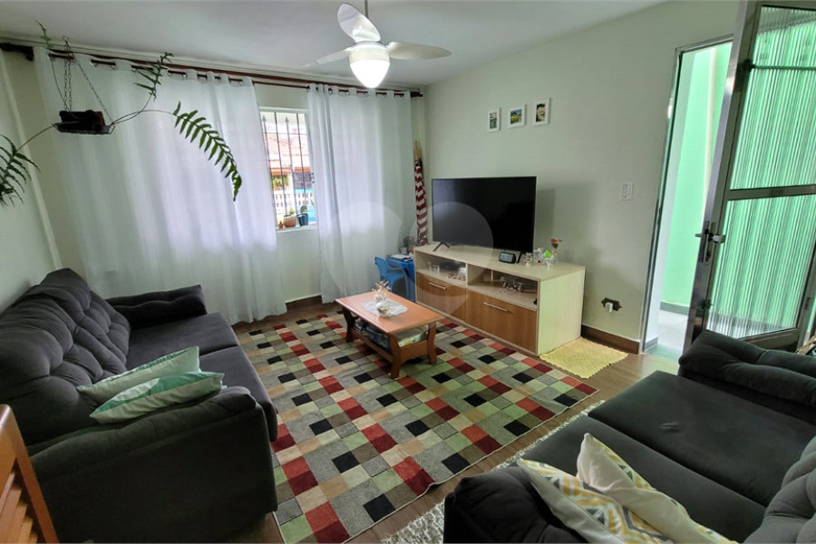 Casa à venda com 4 quartos, sendo 1 suíte, em Parque Maria Domitila, São Paulo, SP