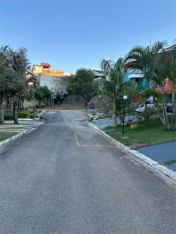 Casa à venda com 4 quartos, sendo 1 suíte,  no condomínio Jardim das Acácias, Cotia - SP