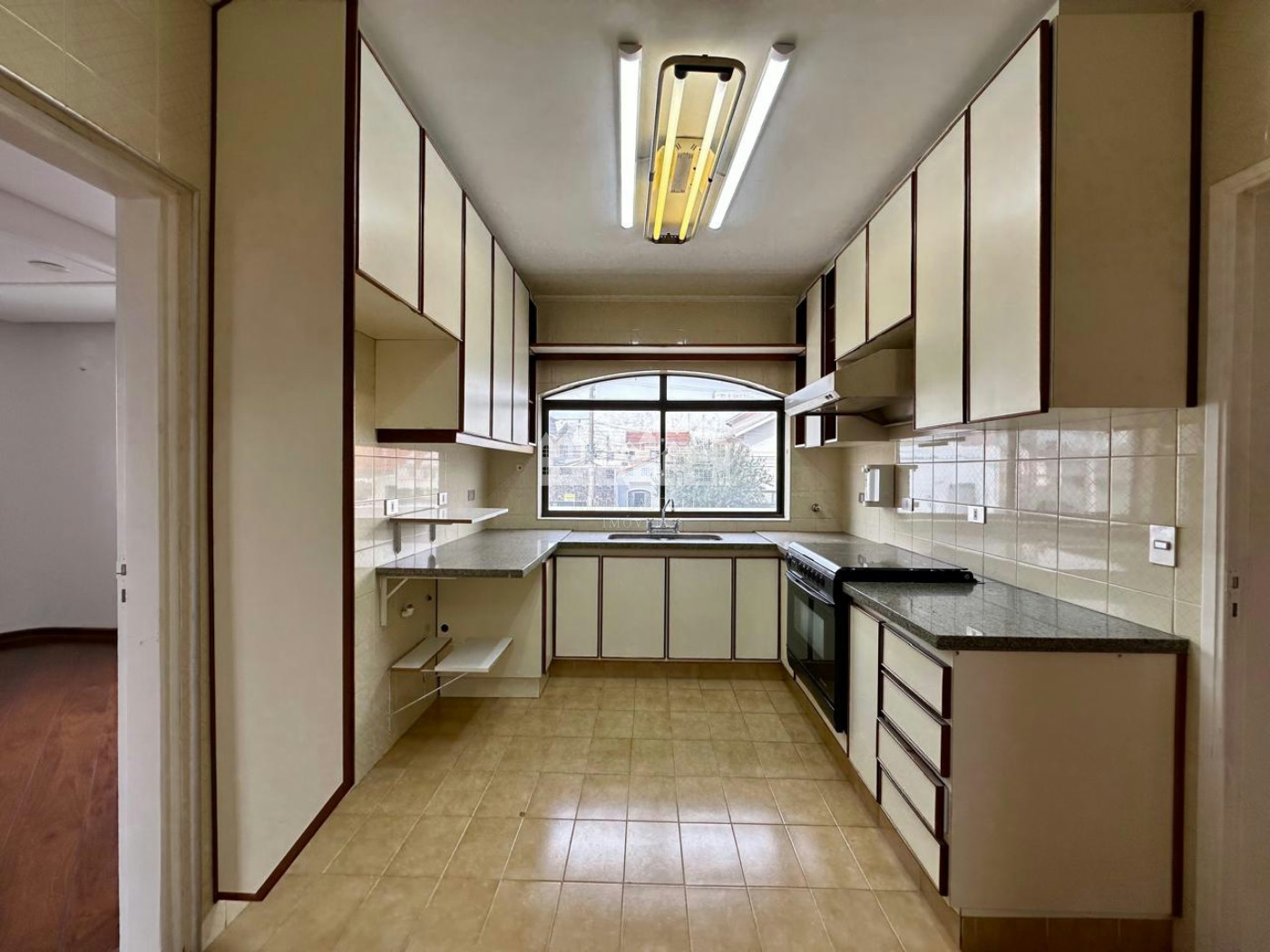 Apartamento à venda ou para alugar com 4 quartos, sendo 3 suítes, no Centro, Atibaia, SP