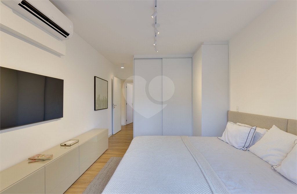 Apartamento à venda com 3 quartos, sendo 1 suíte, em Jardim Marajoara, São Paulo, SP