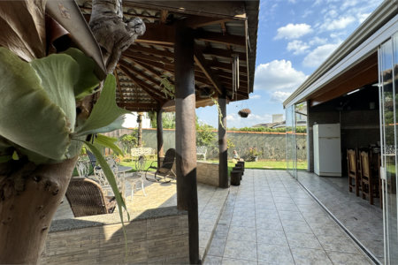 Casa à venda com 4 quartos, sendo 3 suítes, no condomínio Terras de Mont Serrat, Salto - SP