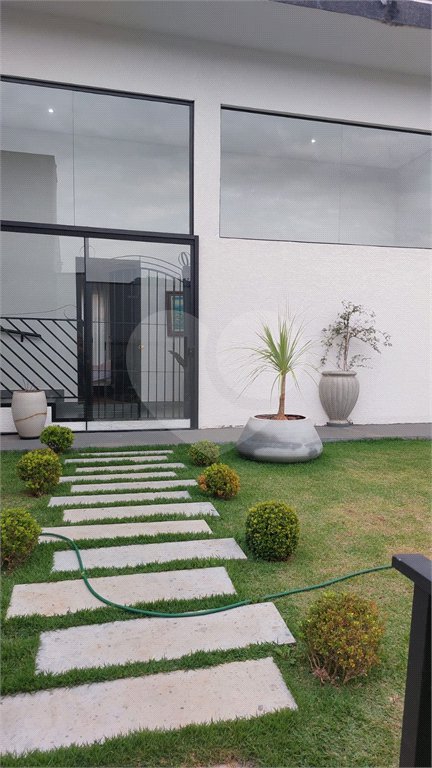 Casa à venda ou para alugar com 4 quartos, sendo 3 suítes, no condomínio Figueira Garden, Atibaia - SP