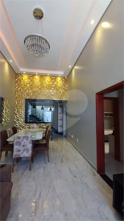 Casa à venda com 3 quartos, sendo 1 suíte, no condomínio Horto Florestal Villagio, Sorocaba - SP