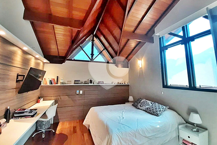 Casa à venda com 5 quartos, sendo 2 suítes, no condomínio Florada da Serra, São Paulo - SP