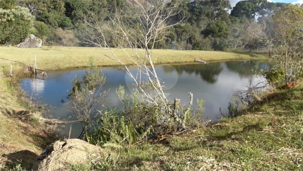 Chácara à venda com 8 quartos, sendo 3 suítes, no Centro, Toledo, MG