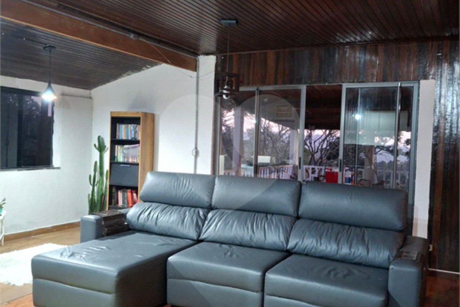 Casa à venda ou para alugar com 3 quartos, sendo 2 suítes, no condomínio Jardim da Montanha I, Mairiporã - SP