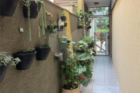 Sobrado à venda com 4 quartos, sendo 1 suíte, em Jardim Pinheiros, São Paulo, SP