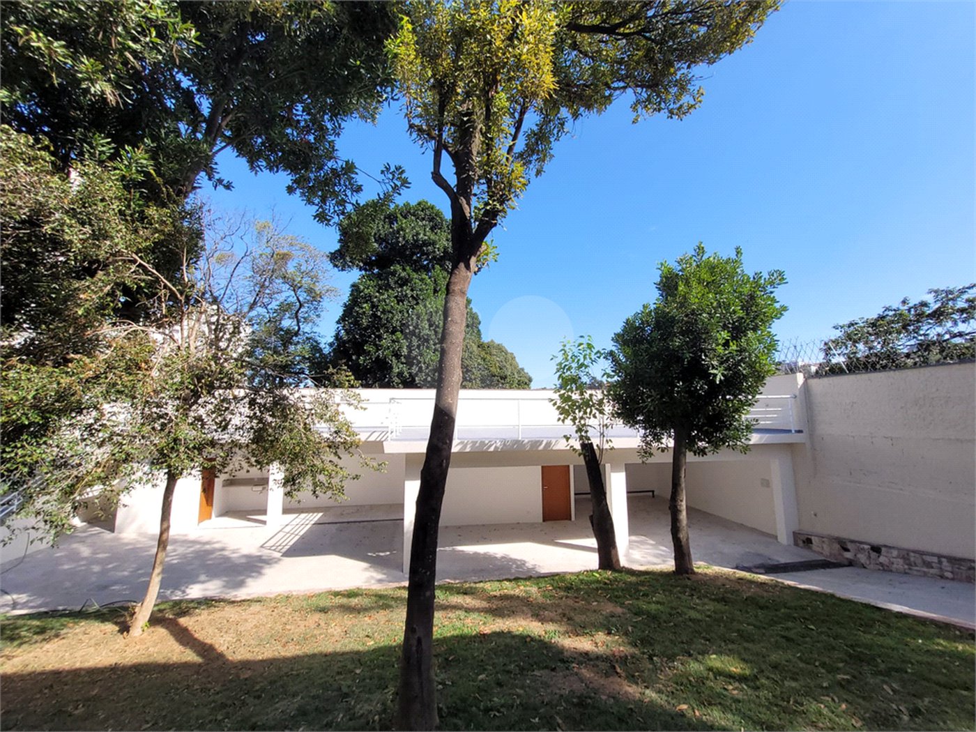 Casa Térrea à venda ou para alugar com 4 quartos, sendo 3 suítes,  em Horto Florestal, São Paulo, SP