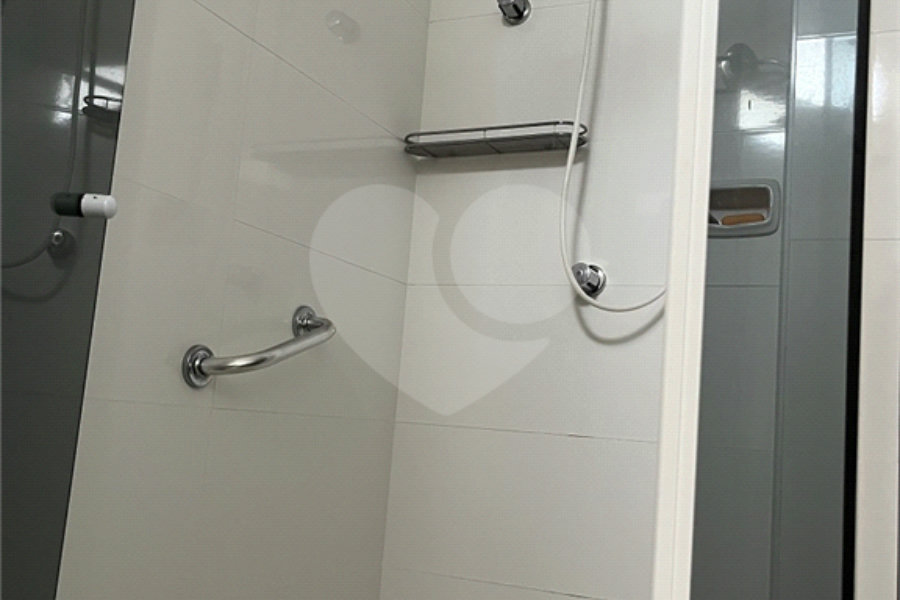 Apartamento à venda ou para alugar com 3 quartos, sendo 1 suíte, em Enseada, Guarujá, SP