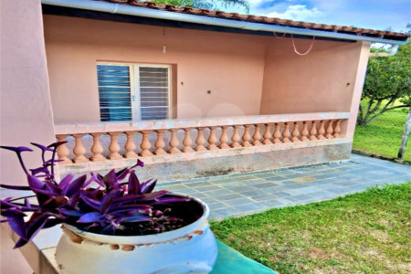 Chácara à venda com 4 quartos, sendo 1 suíte,  em Colinas II, Araçoiaba da Serra, SP