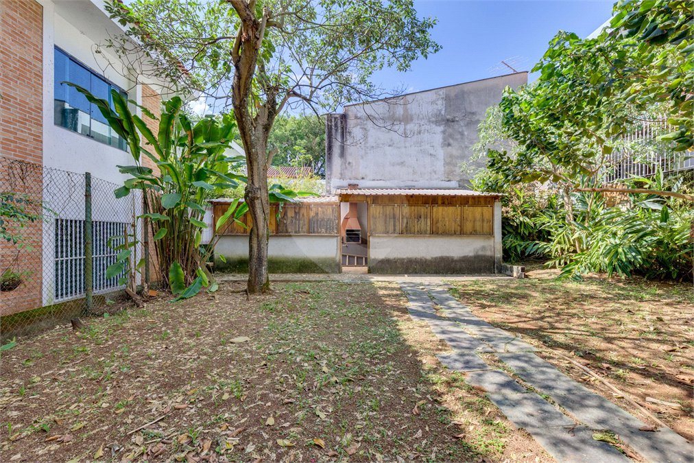 Sobrado à venda ou para alugar com 4 quartos em Jardim Petrópolis, São Paulo, SP