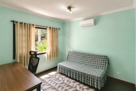 Casa à venda com 5 quartos, sendo 4 suítes,  no condomínio Parque dos Príncipes, São Paulo - SP