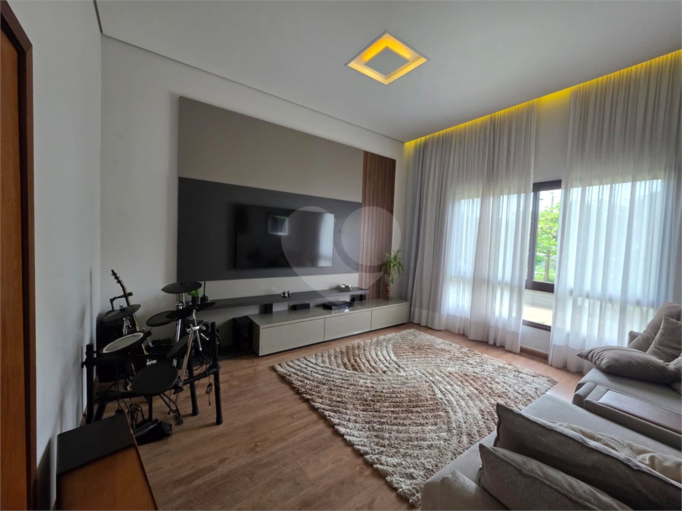 Casa à venda com 4 suítes no condomínio Residencial Jardim Primavera, Louveira - SP