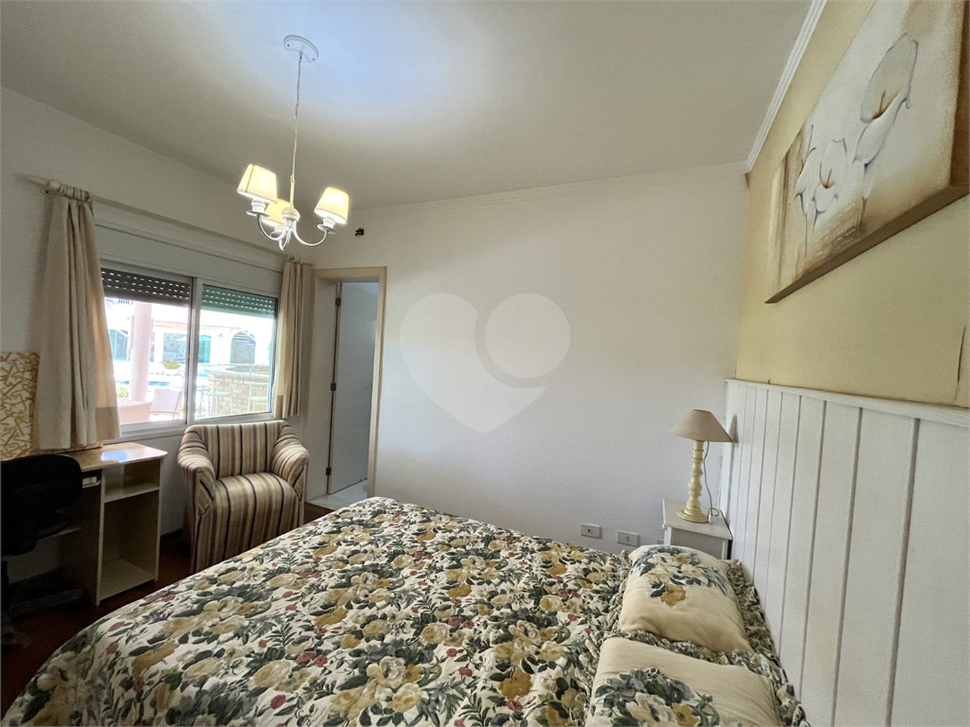 Casa à venda com 5 quartos, sendo 3 suítes,  no condomínio Village Saint Charbel, Araçoiaba da Serra - SP