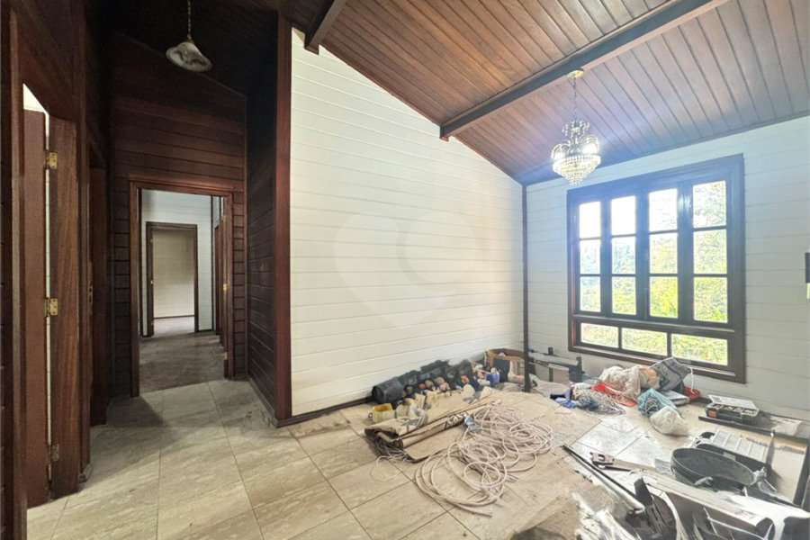 Casa à venda com 5 quartos, sendo 2 suítes, no condomínio Sausalito, Mairiporã - SP