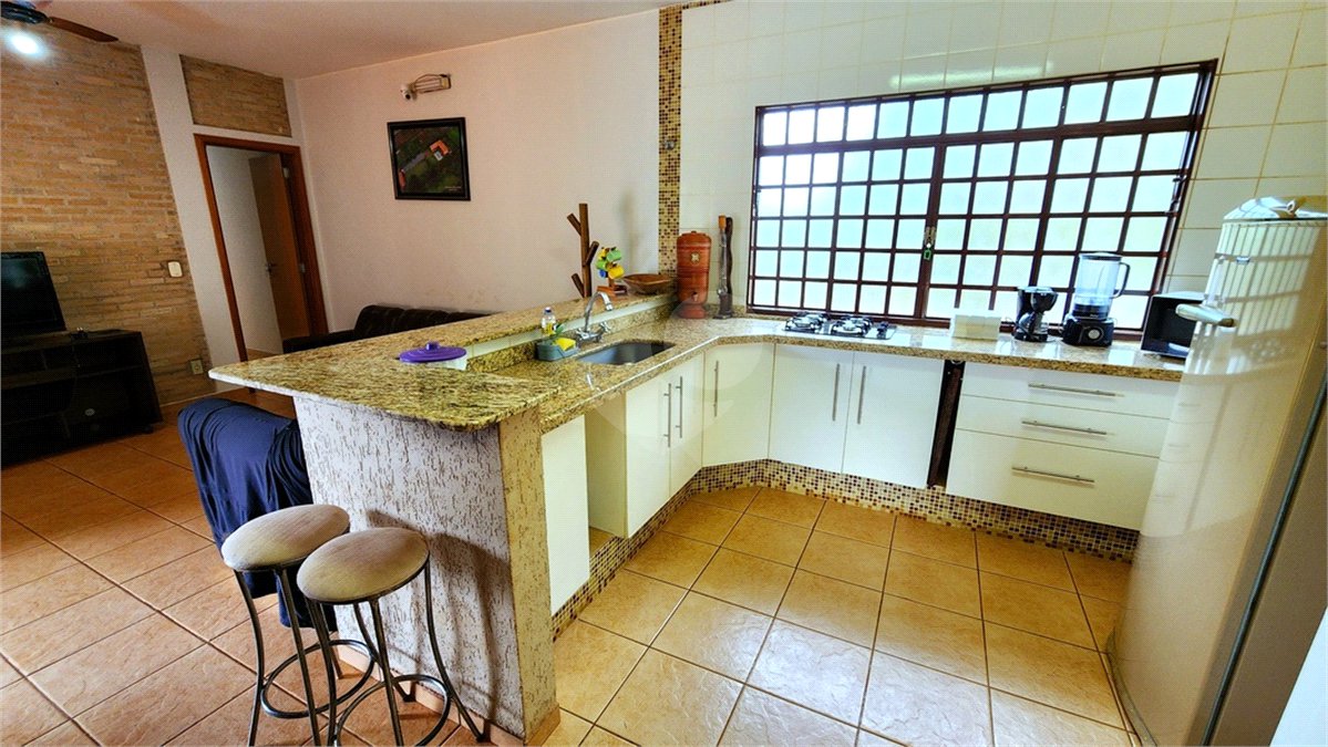 Chácara à venda com 3 quartos, sendo 1 suíte, em Chácara Flora Araraquara, Araraquara, SP