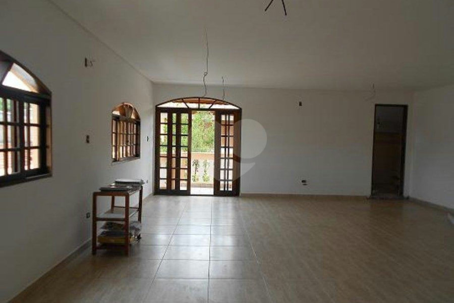 Casa Térrea à venda com 4 quartos, sendo 2 suítes, em Parque Edu Chaves, São Paulo, SP