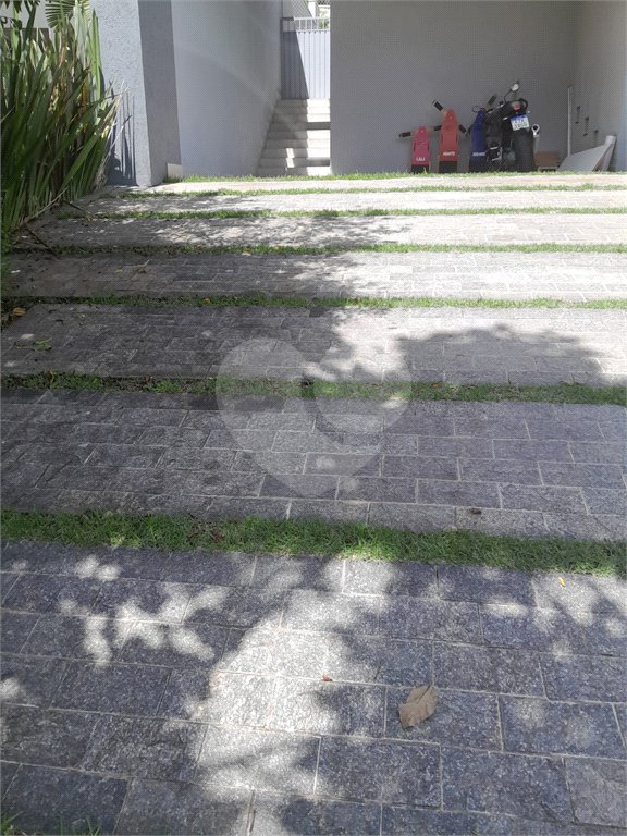 Casa à venda com 3 suítes em Moinho Velho, Cotia, SP