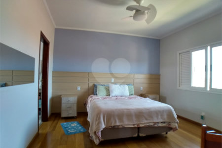 Casa à venda com 3 quartos, sendo 2 suítes,  no condomínio Vila Hípica I, Vinhedo - SP