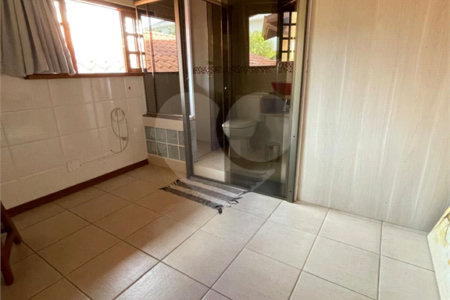 Casa à venda com 9 quartos, sendo 4 suítes, em Condomínio Flamboyant-b, Atibaia, SP