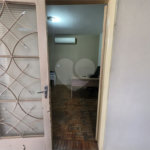 Casa térrea à venda com amplo quintal e grande potencial na Vila Nery