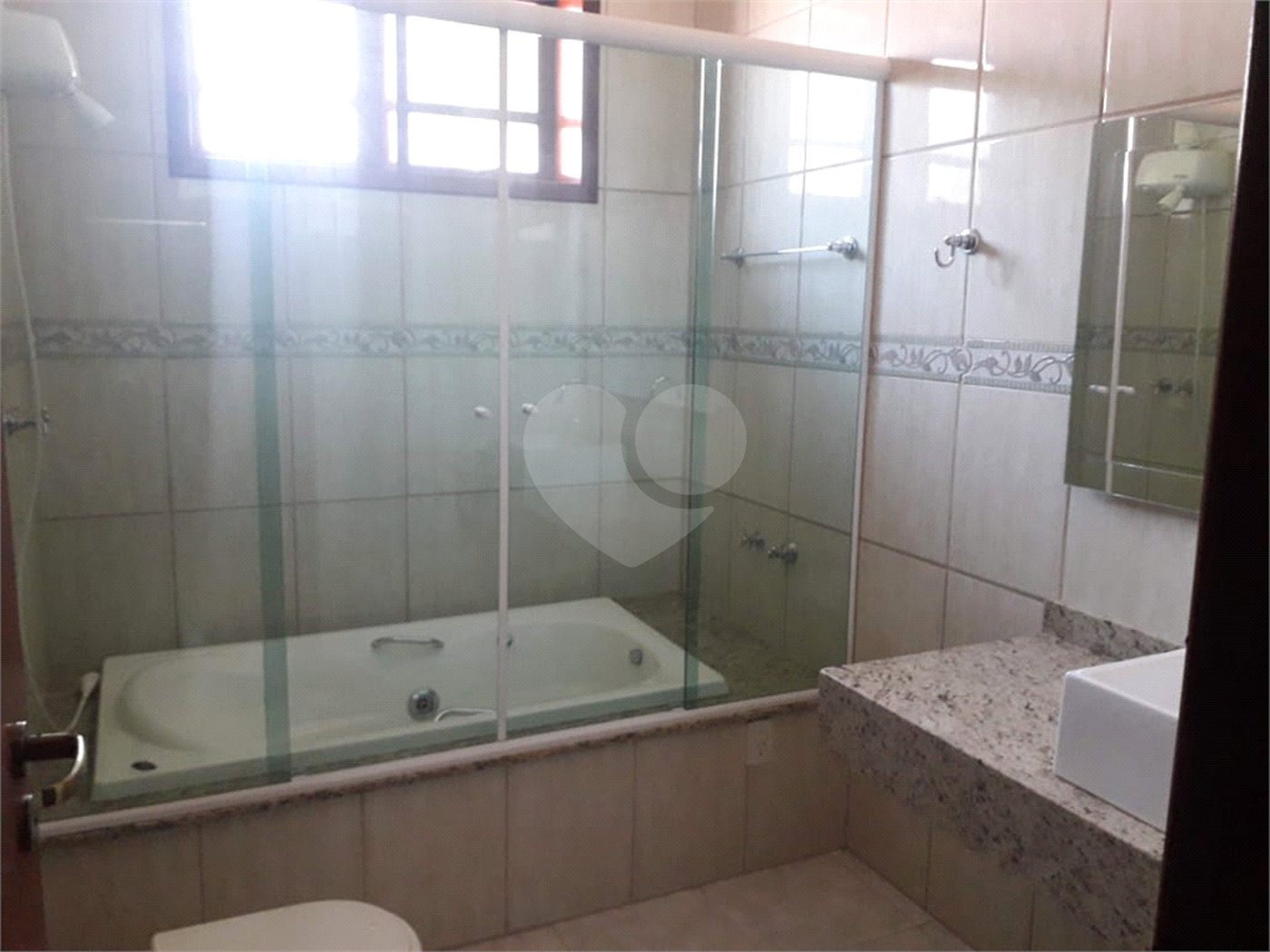 Casa à venda com 3 quartos, sendo 1 suíte, no condomínio Parque da Fazenda, Itatiba - SP