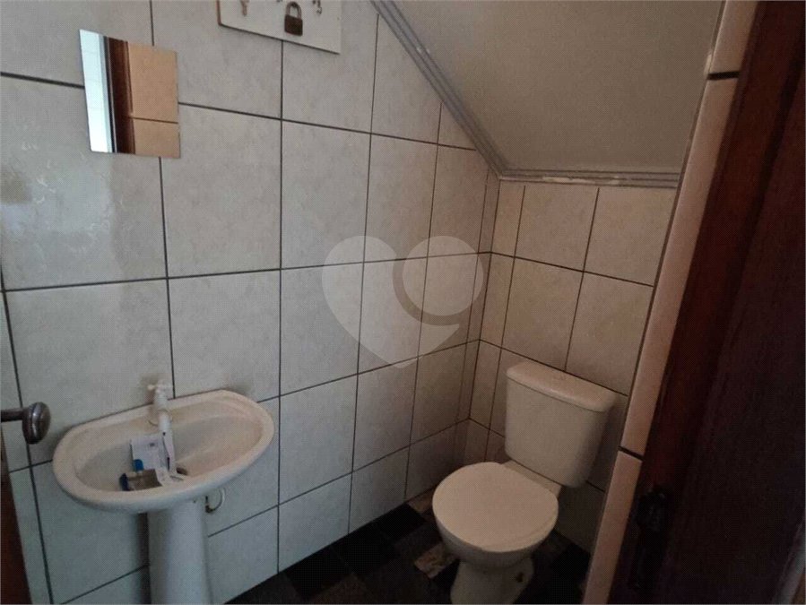 ?Oportunidade Única em São Carlos: Salão Comercial + Casa Independente nos Fundos – Ideal para Investidores!