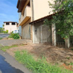 Casa ampla em bairro tranquilo – excelente oportunidade para morar ou investir!